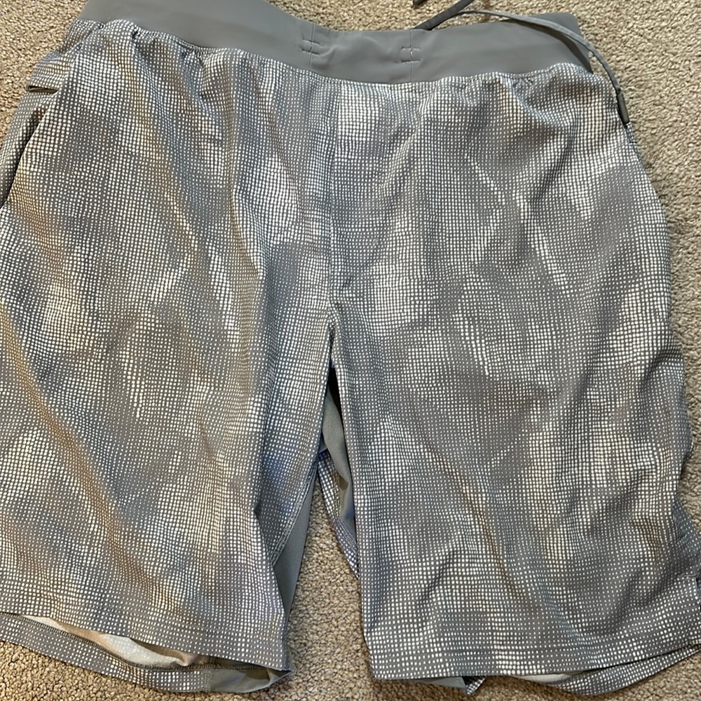 Lululemon Shorts Size Large 9” Inseam